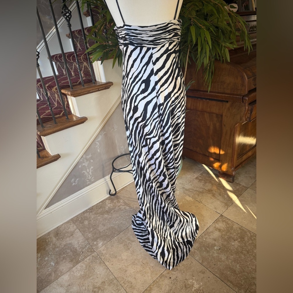 LAUNDRY by SHELLI SEGAL CHARMEUS gown, size 8 excellent condition fully lined - Picture 12 of 14